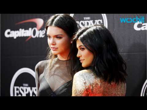 VIDEO : Big Drama Between Kylie and Kendall Jenner In Keeping Up With The Kardashians Premiere