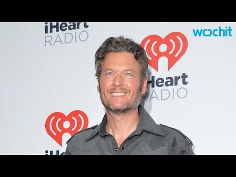 VIDEO : Blake Shelton Rescues a Group of People From Mud Hole
