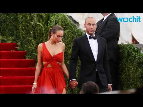 VIDEO : Derek Jeter Is Engaged To Hannah Davis!
