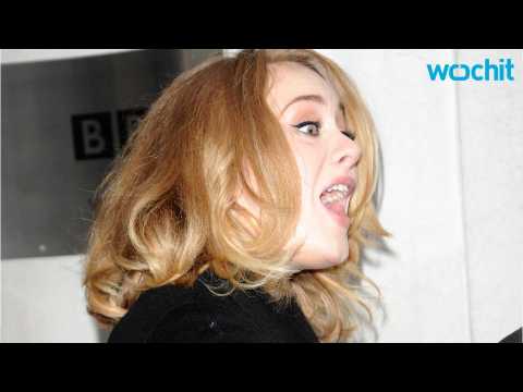 VIDEO : Adele Smashed On Twitter?