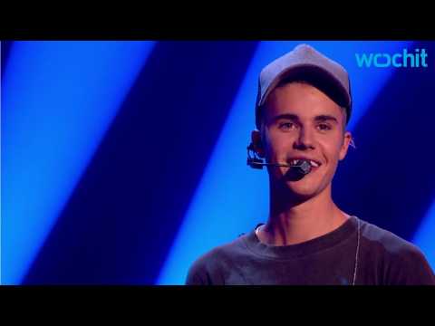 VIDEO : Justin Bieber Performs at Radio 1 Teen Awards