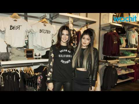 VIDEO : Woman Throws Eggs During Kylie and Kendall Jenner Event