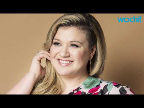 VIDEO : Kelly Clarkson Talks About Her Morning Sickness