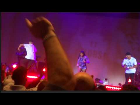 VIDEO :  Bercy, Shy'm tente un saut dans le public... et termine par terre