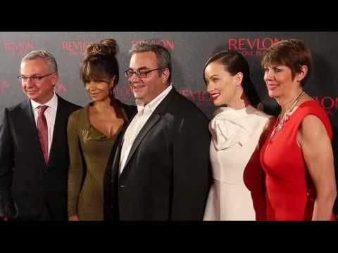 VIDEO : Halle Berry Smoking Hot On At Revlon Event