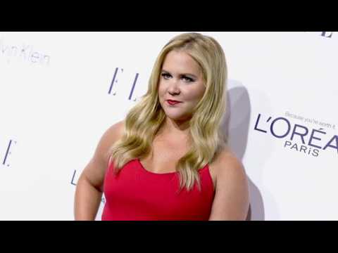 VIDEO : Le look et le message percutants d'Amy Schumer