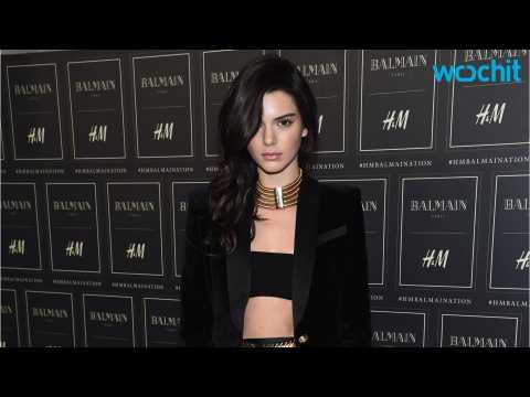 VIDEO : Kendall Jenner Steals the Show at Balmain