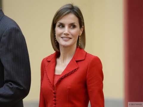 VIDEO : Exclu vido : Letizia d?Espagne : Reine divine en rouge aux cts de Felipe !