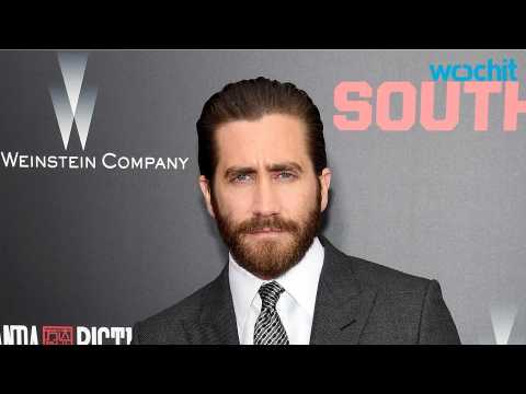 VIDEO : Drake and Jake Gyllenhaal Are Getting Shades of Lipstick!