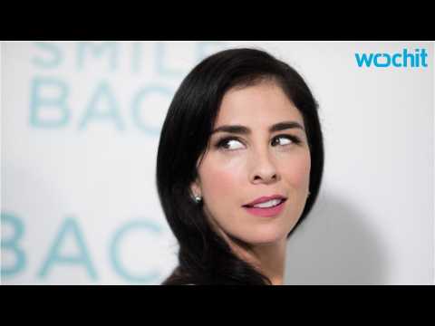 VIDEO : Sarah Silverman Shows Some Serious Boob Cleavage