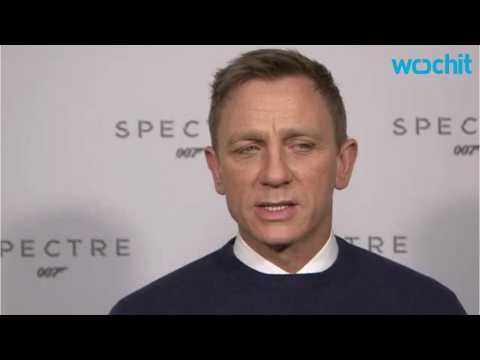 VIDEO : Daniel Craig Once Roughed Up a Guy Who Hit on His Girlfriend