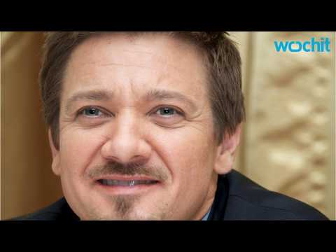 VIDEO : Jeremy Renner Claims He Knows Nothing About 'Contracts and Stuff'