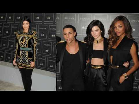 VIDEO : Kylie Jenner et d'autres stars sur le tapis rouge de l'vnement Balmain pour H&M