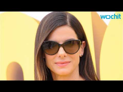 VIDEO : Despite What You Might Think, Sandra Bullock Only Has ONE Child