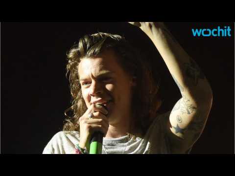 VIDEO : Harry Styles Gives Taylor Swift A Taste Of Her Own Medicine