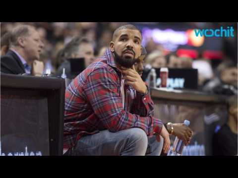 VIDEO : Guess Who Drake Brought to A Toronto Rapotrt's Game