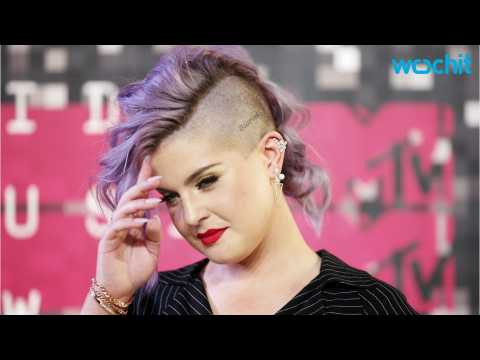 VIDEO : Kelly Osbourne Took a Rickshaw to Work After Losing Her Car