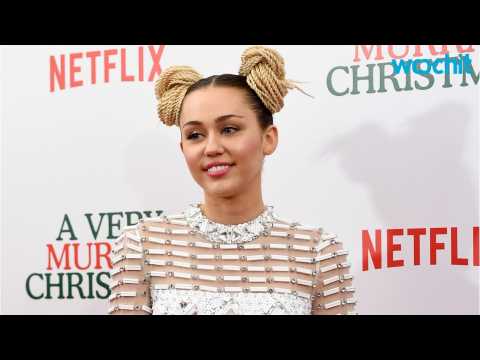VIDEO : Nobody Wears Ugly Christmas Sweaters Like Miley Cyrus