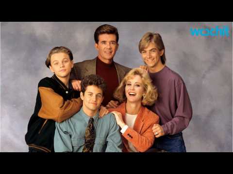 VIDEO : Growing Pains Cast Honors Alan Thicke