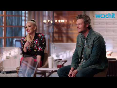 VIDEO : Gwen Stefani and Blake Shelton Cozy Up for Christmas