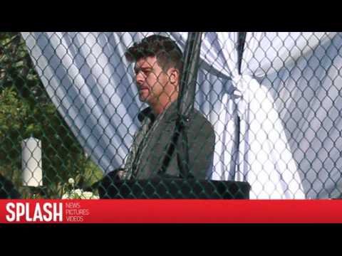 VIDEO : Robin Thicke Seen Remembering Alan at Greer Valley Ranch