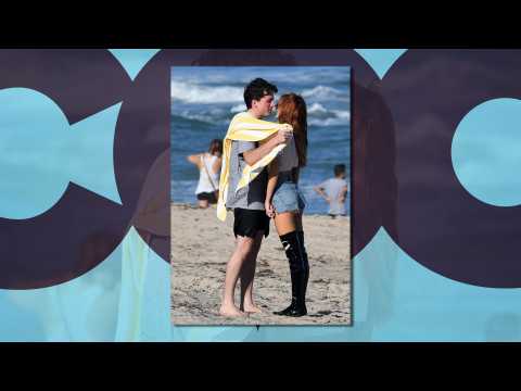 VIDEO : Charlie Puth et Bella Thorne : en couple ?