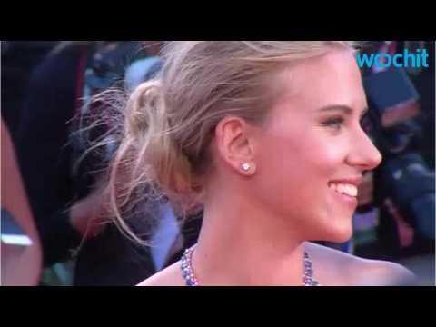 VIDEO : Scarlett Johansson Sang in a Girl Band?