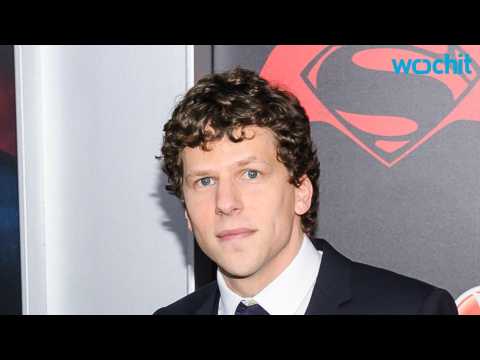 VIDEO : Connie Nielsen, Jesse Eisenberg to Appear in 'Justice League'