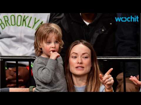 VIDEO : Olivia Wilde And Jason Sudeikis' Son Otis Steals The Show At A Basketball Game