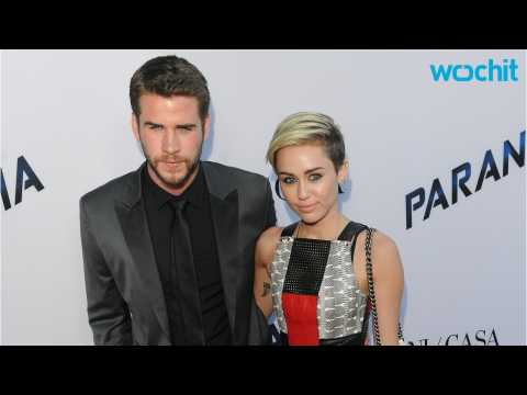 VIDEO : Miley Cyrus Spends Holidays With The Hemsworth's