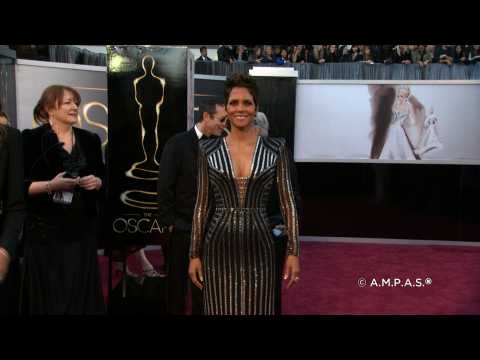 VIDEO : Halle Berry finally finalizes her divorce
