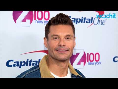 VIDEO : Ryan Seacrest Gets Stuck In Times Square Elevator