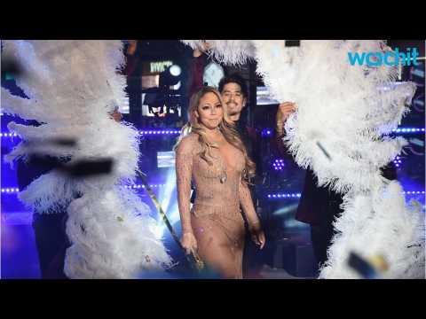 VIDEO : Mariah Carey botches her New Years performance, stops singing