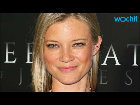 VIDEO : Amy Smart Gives Birth To A Baby Girl!