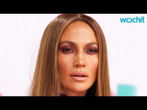 VIDEO : Are Jennifer Lopez And Drake Dating?