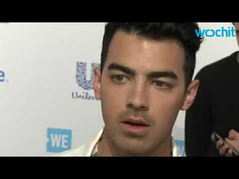 VIDEO : Joe Jonas Models For Guess Underwear