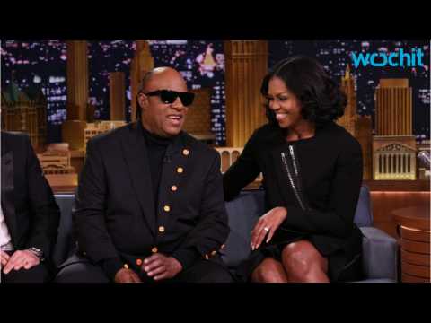 VIDEO : Michelle Obama Receives Sendoff Serenade From Stevie Wonder