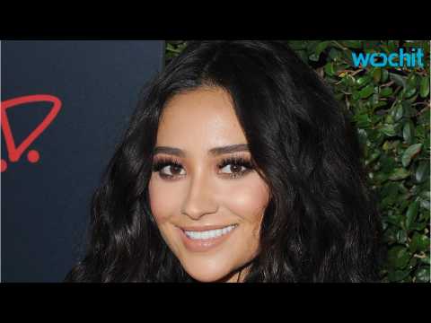 VIDEO : Shay Mitchell Opens About Her Love of Beauty and the 