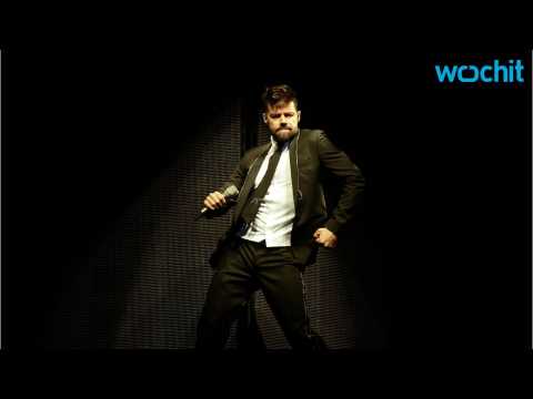 VIDEO : Ricky Martin Thanks Fans For Supporting Dad