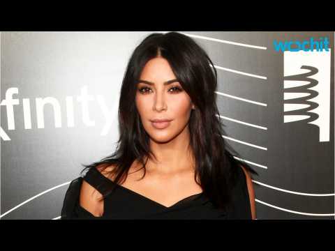VIDEO : Kim Kardashian Travels With Her Cosmetic Surgeon For Laser Treatment On A Plane