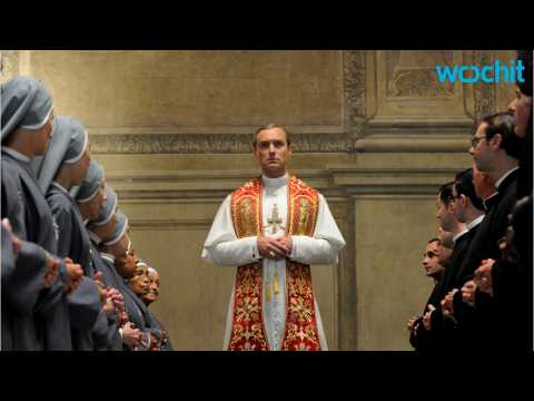 VIDEO : Jude Law Has Seen All Those ?Young Pope? Memes