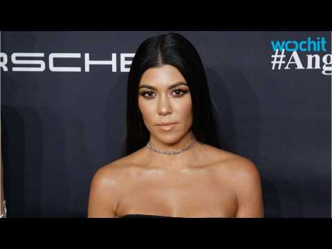 VIDEO : Kourtney Kardashian Wears Lingerie To Jessica Alba & Cash Warren's Pajama Party