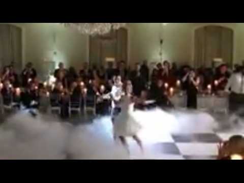 VIDEO : Ils ouvrent le bal de leur mariage sur Dirty Dancing, et c'est magique !