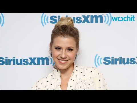 VIDEO : Jodie Sweetin Shows Sexy Side