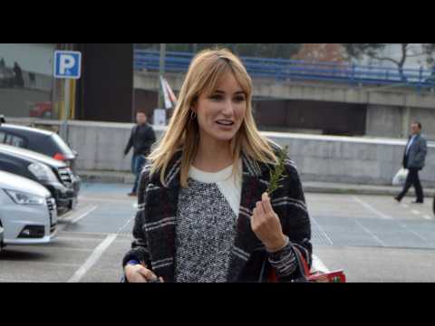 VIDEO : Alba Carrillo, acuerdo con Fonsi y ramito de romero