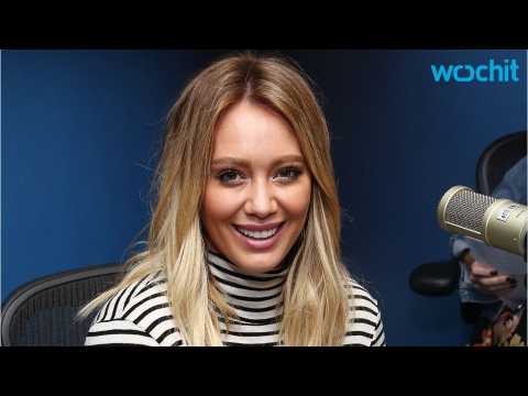 VIDEO : Hilary Duff Rips Lip-Kissing Haters