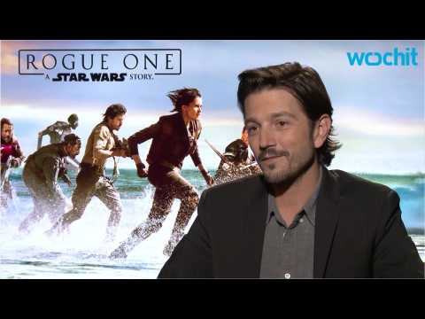 VIDEO : Fan's Story Touched Diego Luna