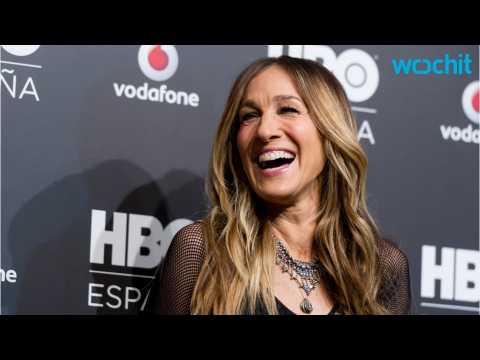 VIDEO : Sarah Jessica Parker Gets Stuck In Elevator And Films It