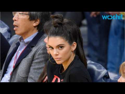 VIDEO : Kendall Jenner Slays The Sidelines At LA Lakers Game