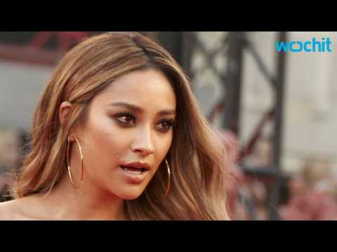 VIDEO : Shay Mitchell Is Dating Matte Babel